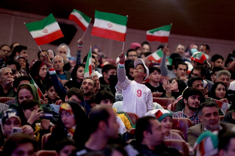 Matan a fan iraní por celebrar derrota ante USA