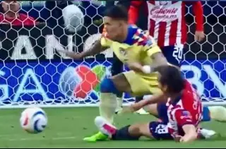 Arbitraje perdona a Chivas ¡Era dos rojas! (VIDEO)