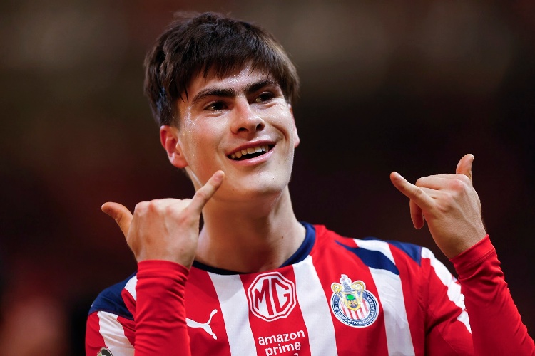 ¡Sobre la hora! Así llegaron los futbolistas de Chivas y Toluca a la concentración de la Selección Mexicana (VIDEO)