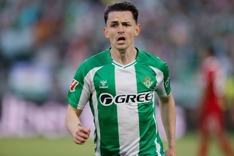 Fidalgo llega a México para reportar con el Tri rumbo al Mundial