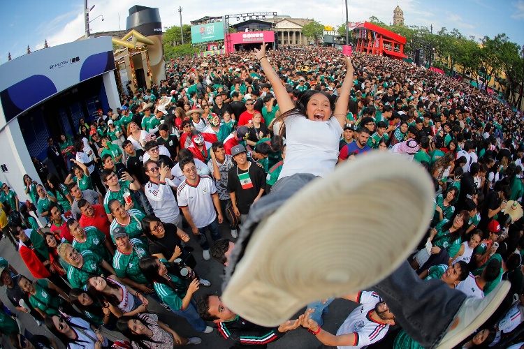 Se sale de control el Fan Fest de Monterrey durante el México vs Ecuador 